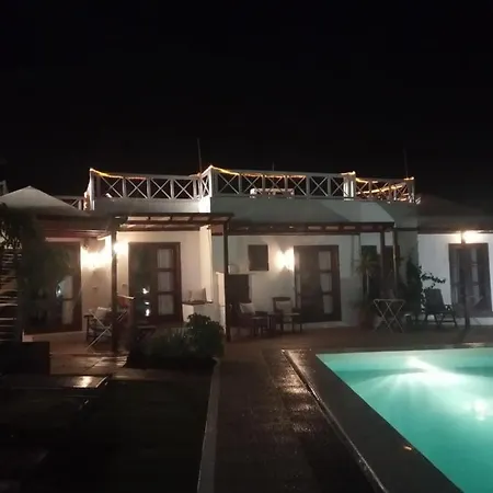 Ubytování v soukromí Oasis Surf House *